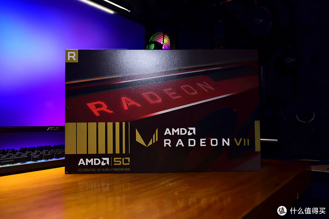 AMD Radeon VII 五十周年纪念版 包装正面