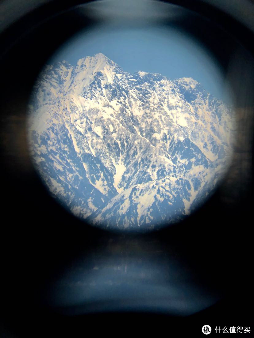 望远镜看到的阿尔卑斯山脉