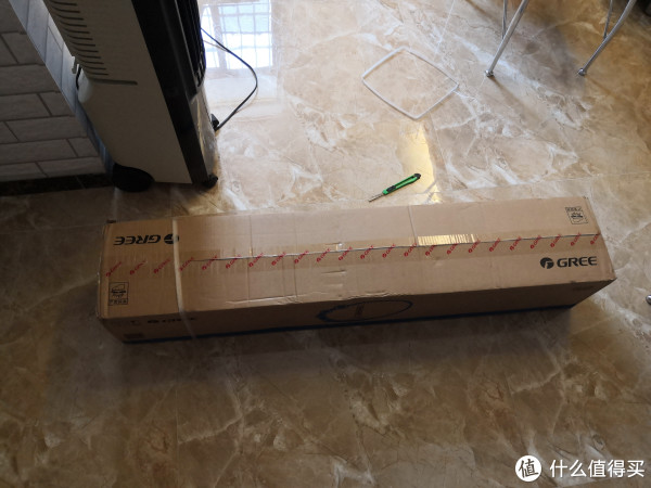 外包装比艾美特高出一个头，但看出身材苗条多了