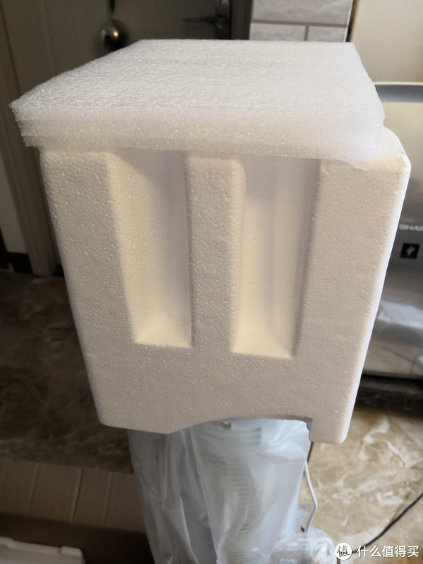 除了泡沫外还有加有防撞的海绵，确实比较周到。