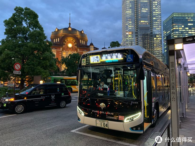 TOYOTA FUEL CELL BUS