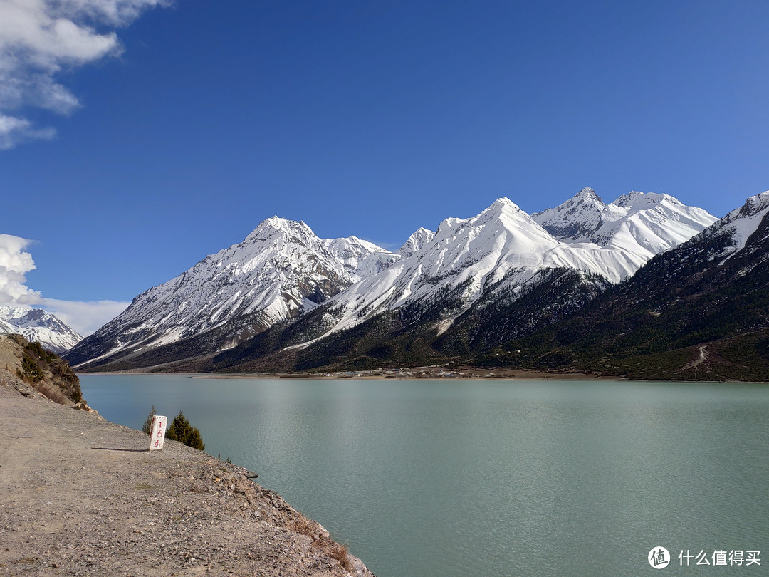 然乌湖西边的雪山