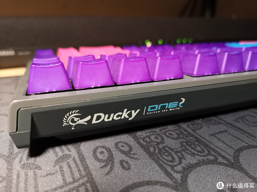 键盘上部ducky的logo