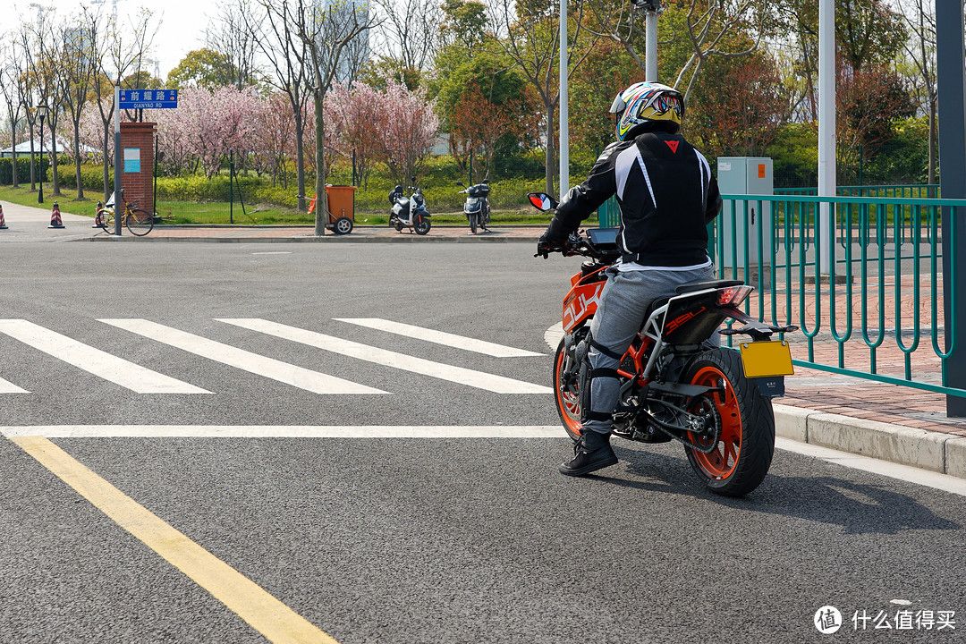 评车场No74：第一篇只有两个轮子的评车场，聊聊KTM 390 Duke