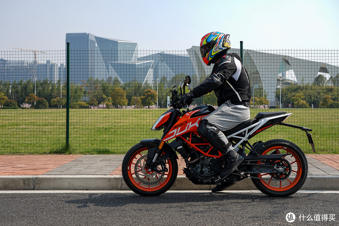 评车场No74：第一篇只有两个轮子的评车场，聊聊KTM 390 Duke