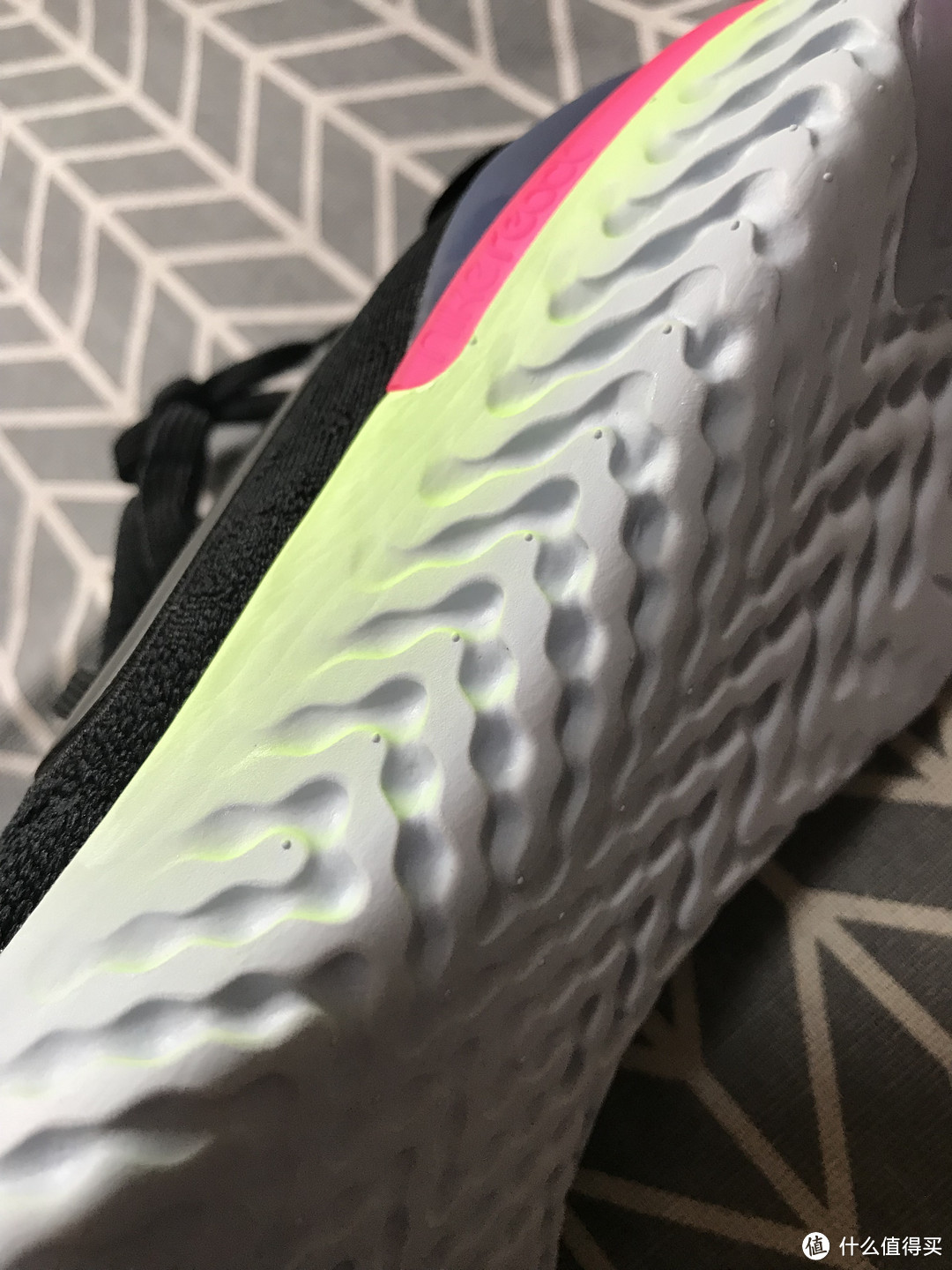 NIKE EPIC REACT FLYKNIT 2男子跑步鞋