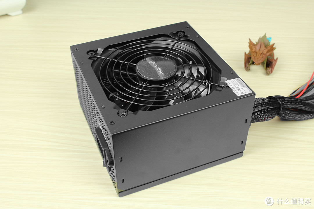 实拆见真章  400元的鑫谷gp700p白金版电源开箱