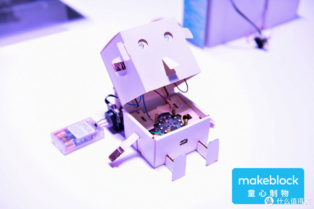 激发4-16岁孩子创造力：Makeblock 童心制物 发布 编程造物盒 和 童小点思维启蒙机器人