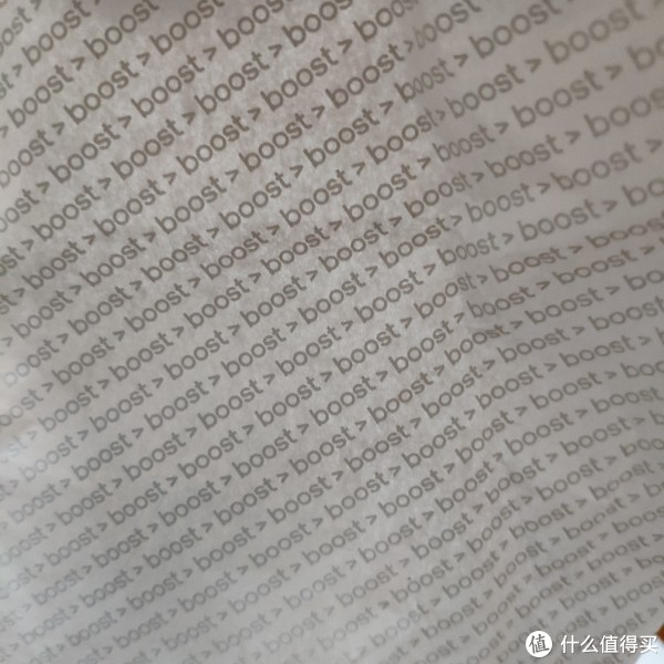 拍着拍着突然发现鞋盒里面的纸上面印着“boost”字样