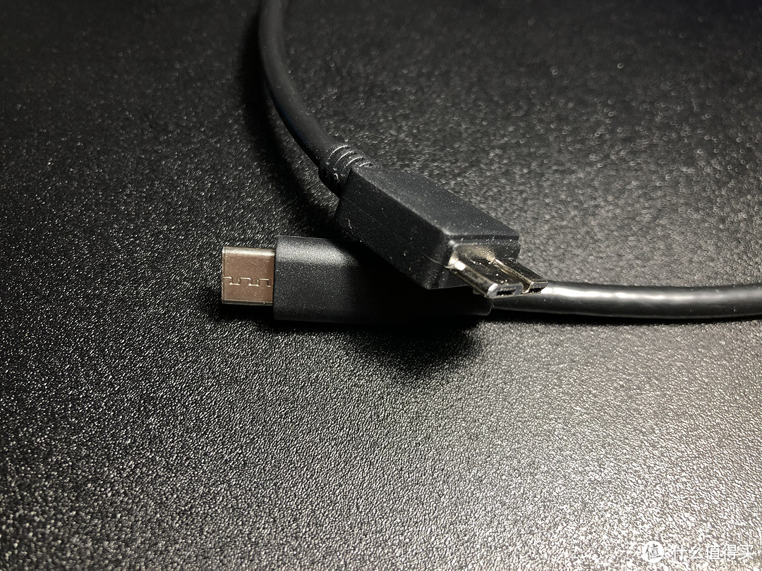 不知名品牌Type-C转Mini USB3.0转接线，这条线非常实用，先后买了两条，用来接移动硬盘和雷克沙TF读卡器非常好用。