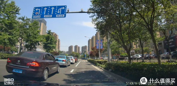 车牌清晰可见