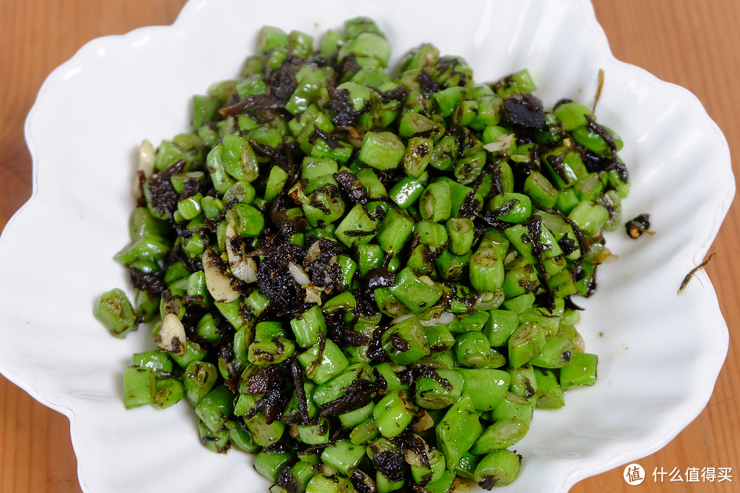 简单易做的下饭菜：橄榄菜炒四季豆。