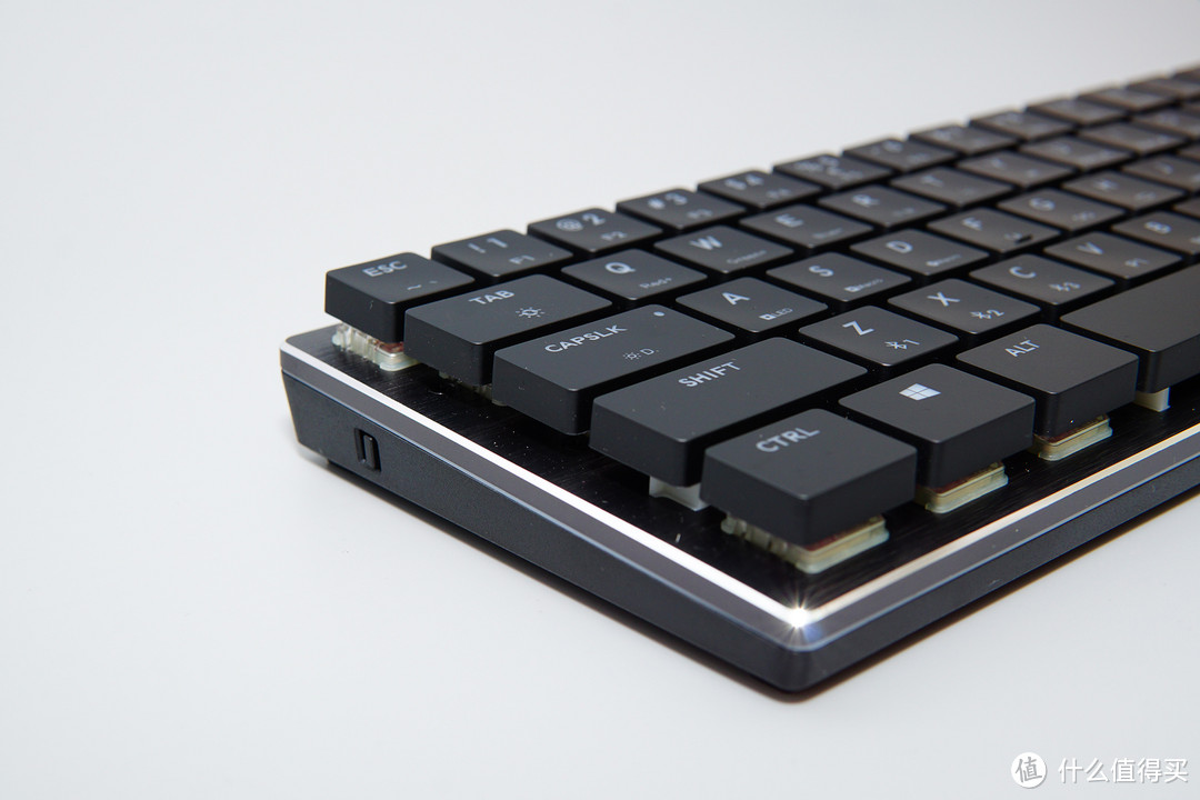 60%尺寸与矮轴的尝鲜，RGB更是盛宴: 酷冷至尊 SK621 Cherry MX矮轴RGB机械键盘众测