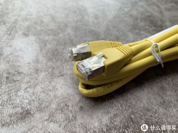 水晶头部分采用了金属屏蔽罩设计