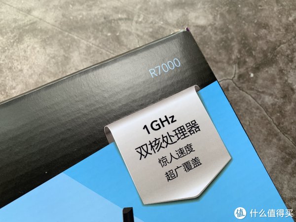 位于包装右上角的产品标识依然是R7000