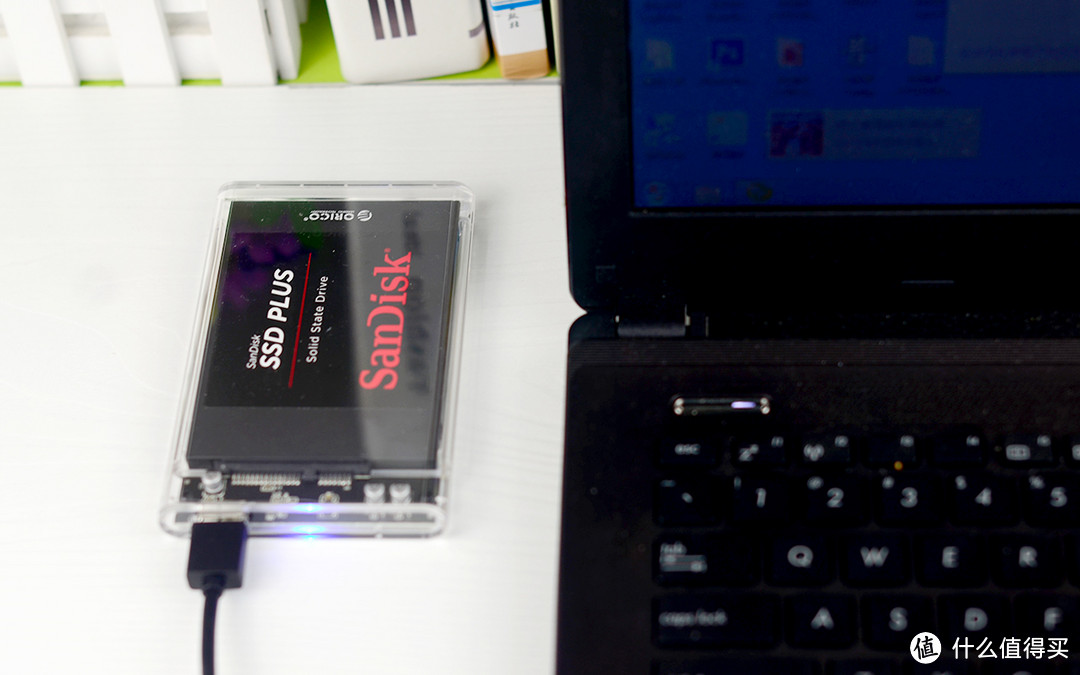 奥睿科2.5寸全透明硬盘盒：移动的科技质感