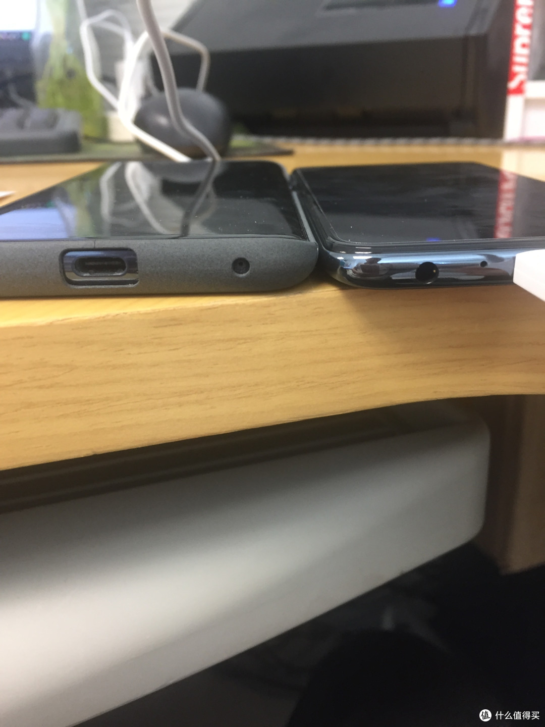 20i耳机接口比较亲民,自己可以随便用别的品牌,而mate20pro的原装耳机