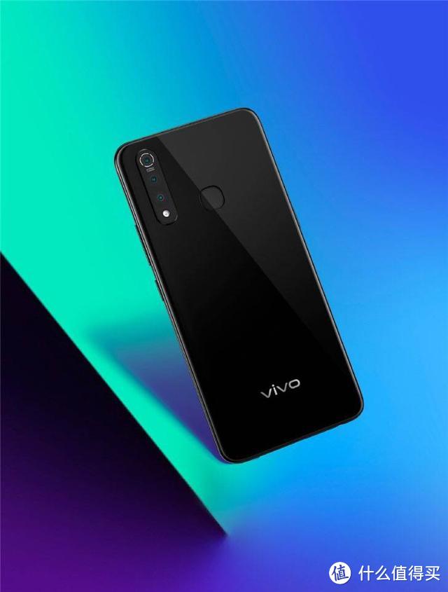 vivo Z5x今日正式发布 挖孔屏或成做大短板