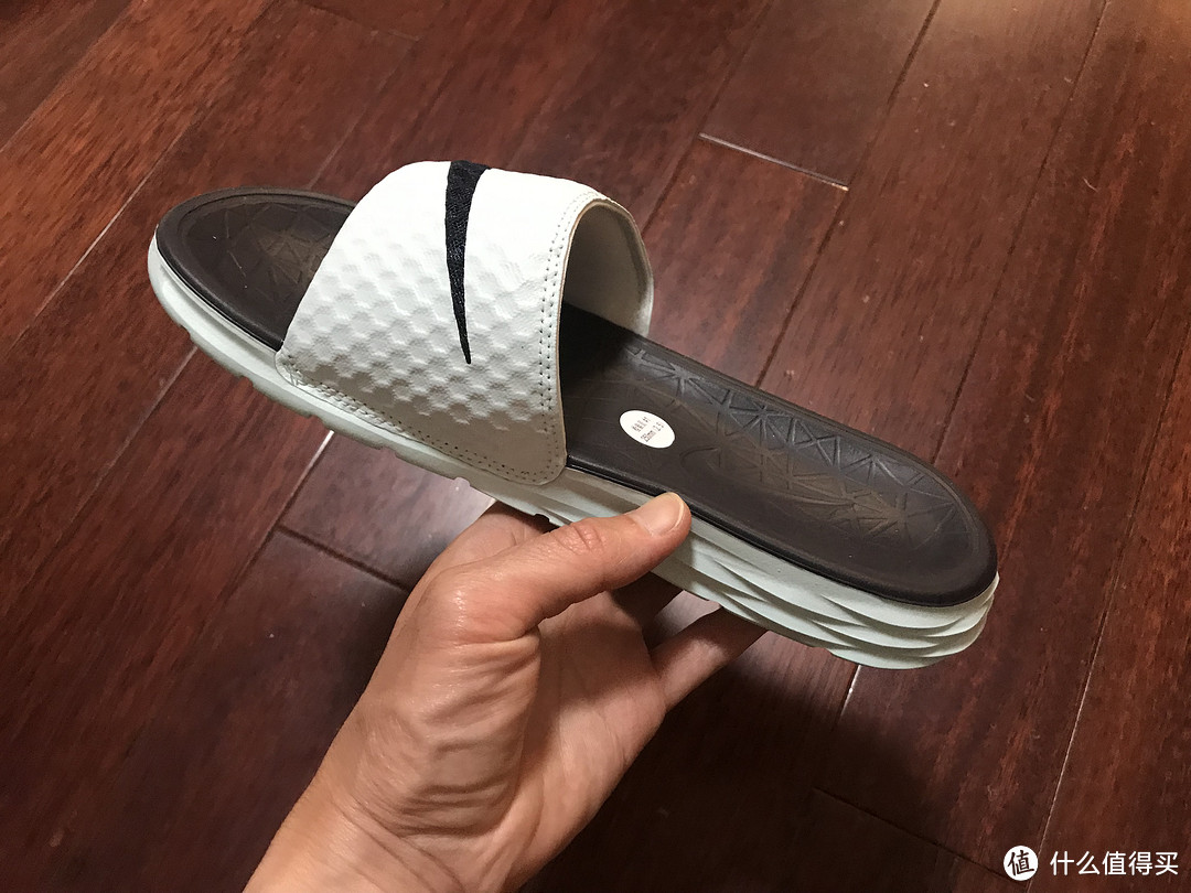 应季Tiffany配色的NIKE BENASSI SOLARSOFT拖鞋