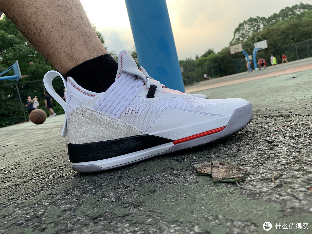 因为长得太像AJ3了 入手Air Jordan 33 SE