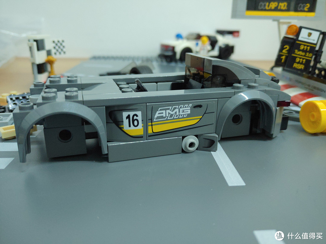 目前唯一一辆乐高AMG跑车——LEGO 乐高 超级赛车系列 75877 梅赛德斯AMG GT3