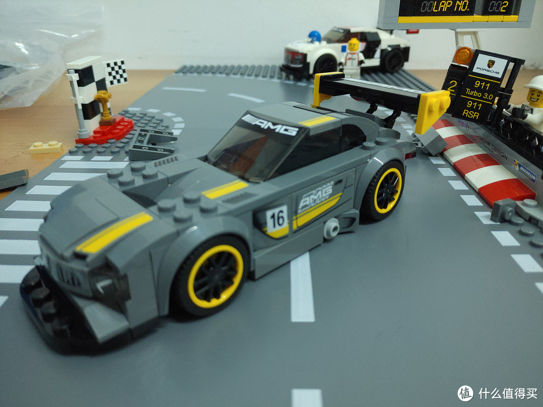 目前唯一一辆乐高AMG跑车——LEGO 乐高 超级赛车系列 75877 梅赛德斯AMG GT3