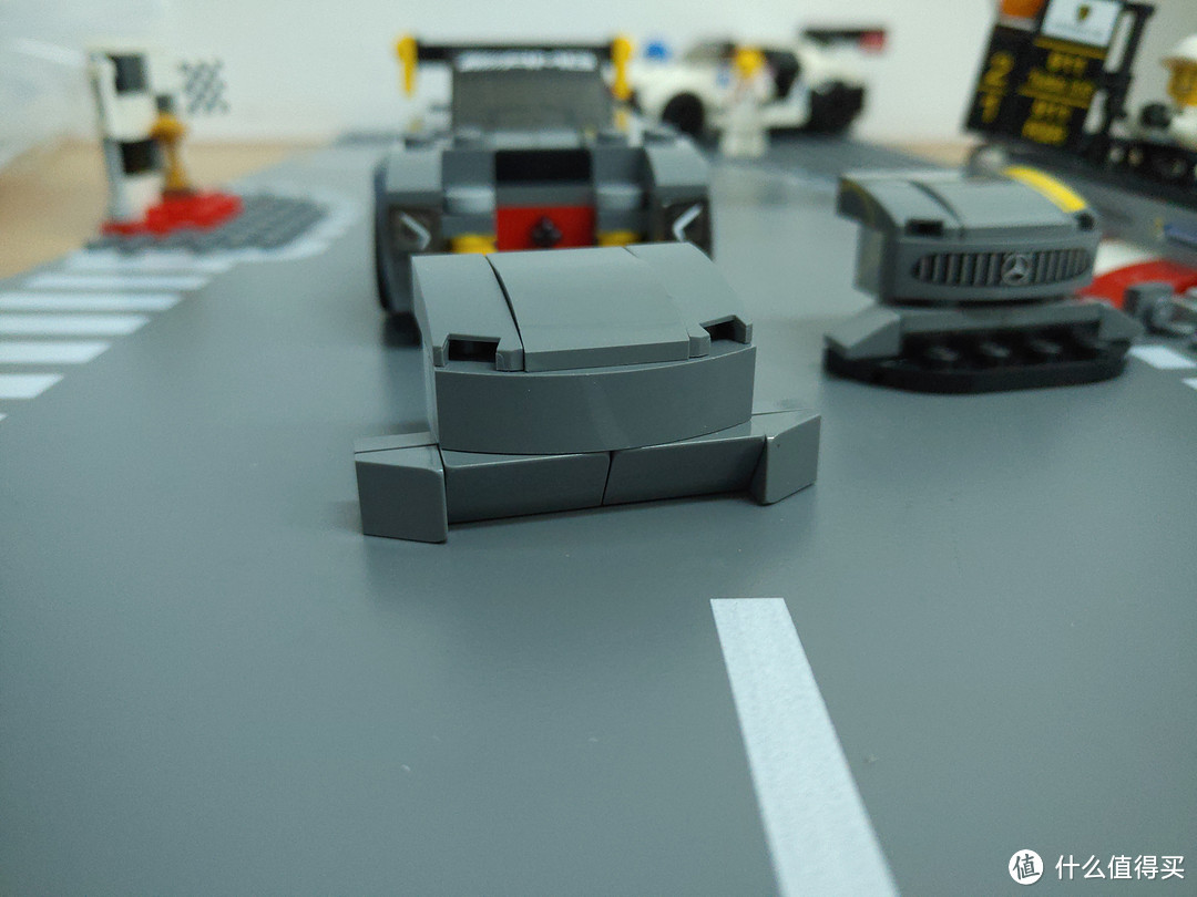 目前唯一一辆乐高AMG跑车——LEGO 乐高 超级赛车系列 75877 梅赛德斯AMG GT3