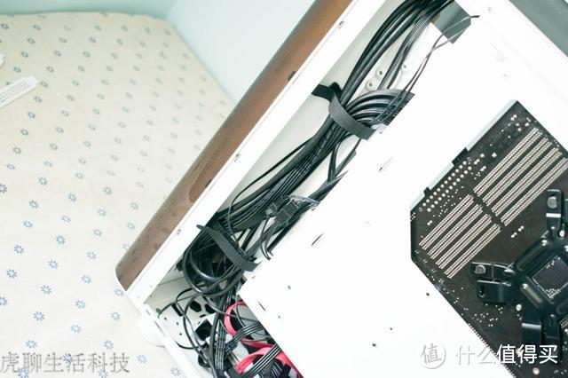 拉开门就换内存换显卡,这个是橱柜改造的机箱?