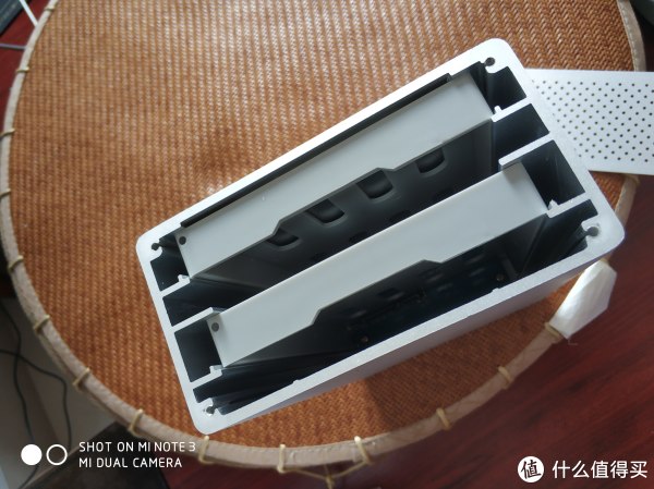 两个抽拉盒子，塑料的