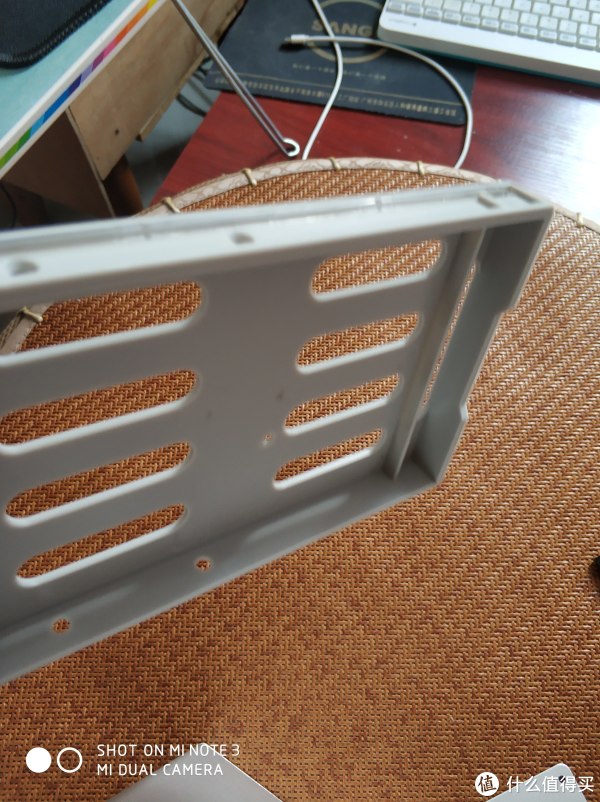 虽说塑料，挺厚实