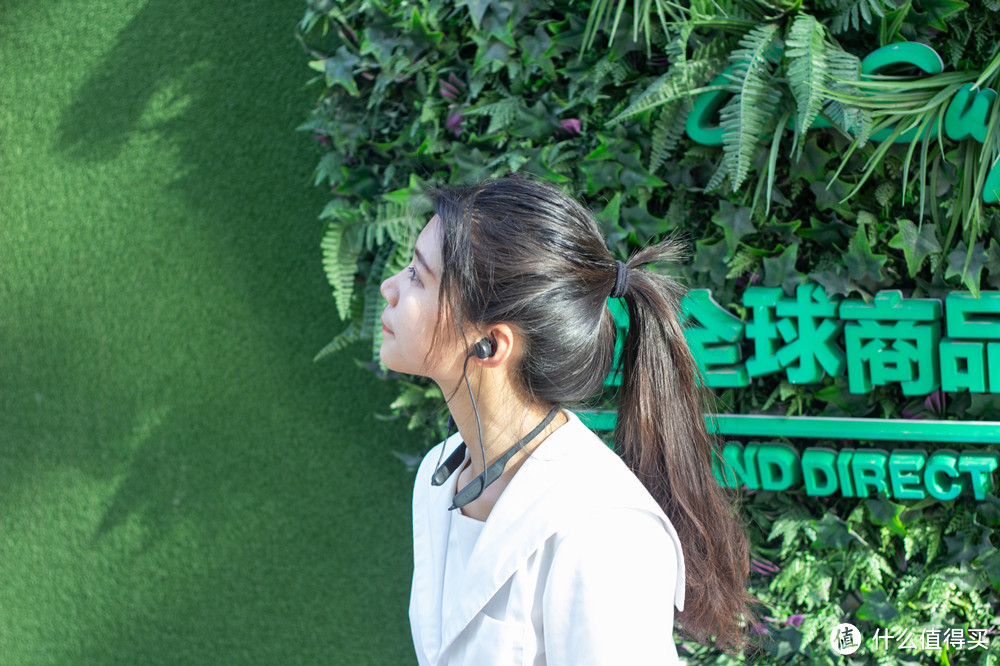 这个世界太喧嚣,只得用魅族耳机来降降噪