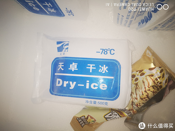 -78℃如果要耗尽会吸收大量热量，加上冰箱冷藏室的隔热制冷效果瞬间多了一个临时冷冻室