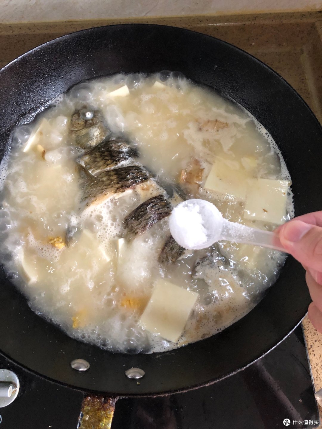 奶白鲫鱼豆腐汤,煎鱼不破皮大法
