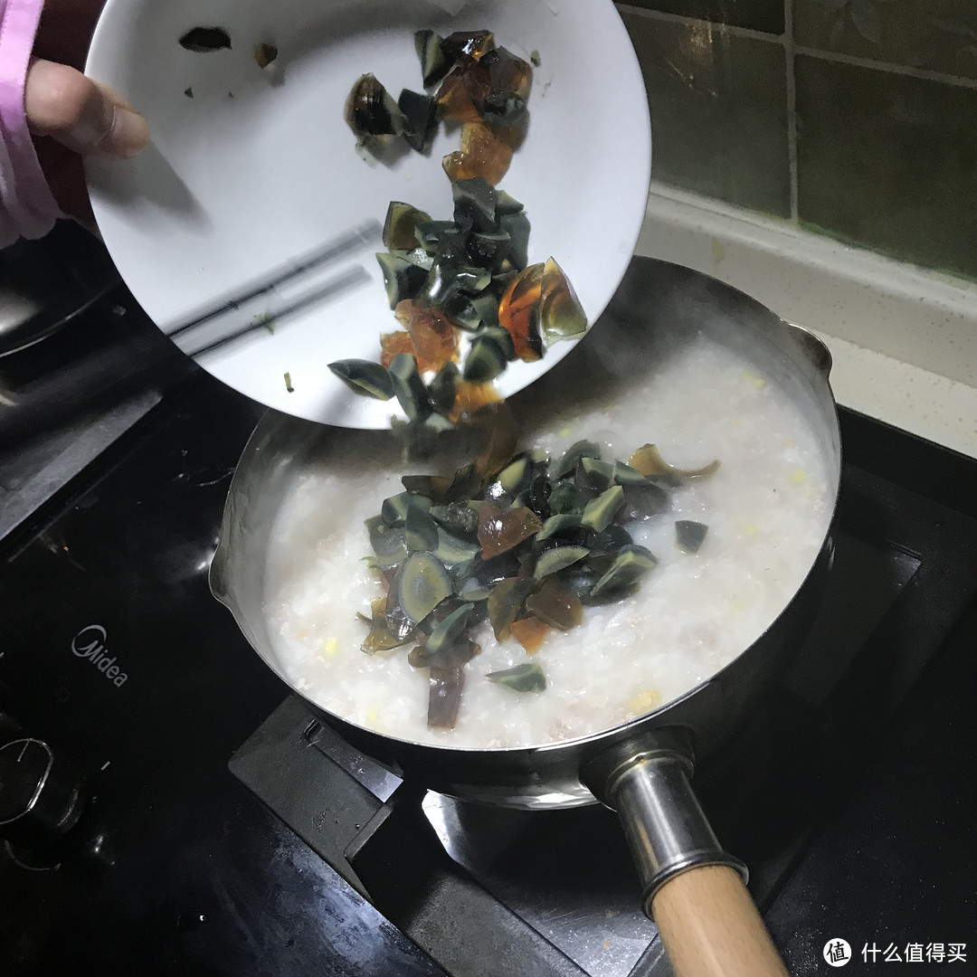 简单美味的营养早餐！皮蛋瘦肉粥