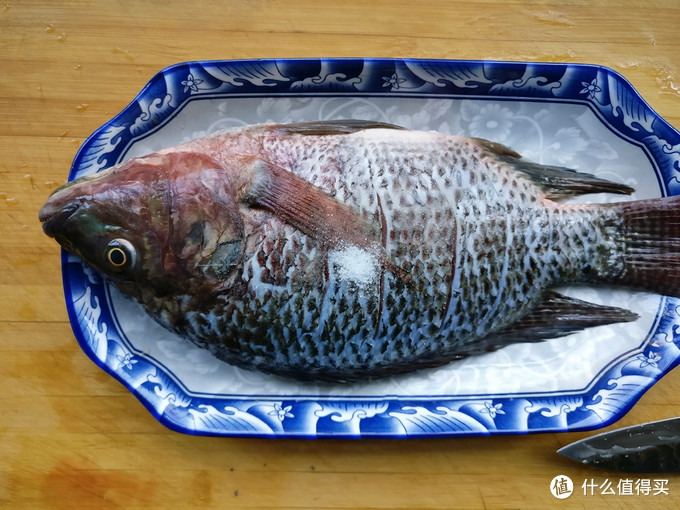 今天用罗非鱼做一道菜，鱼羊合之为鲜，清蒸罗非鱼