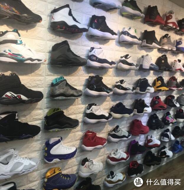 伪sneaker在香港逛鞋店