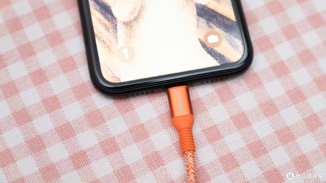 让iPhone用户体验快充： 超强悍MOMAX PD快充线上手