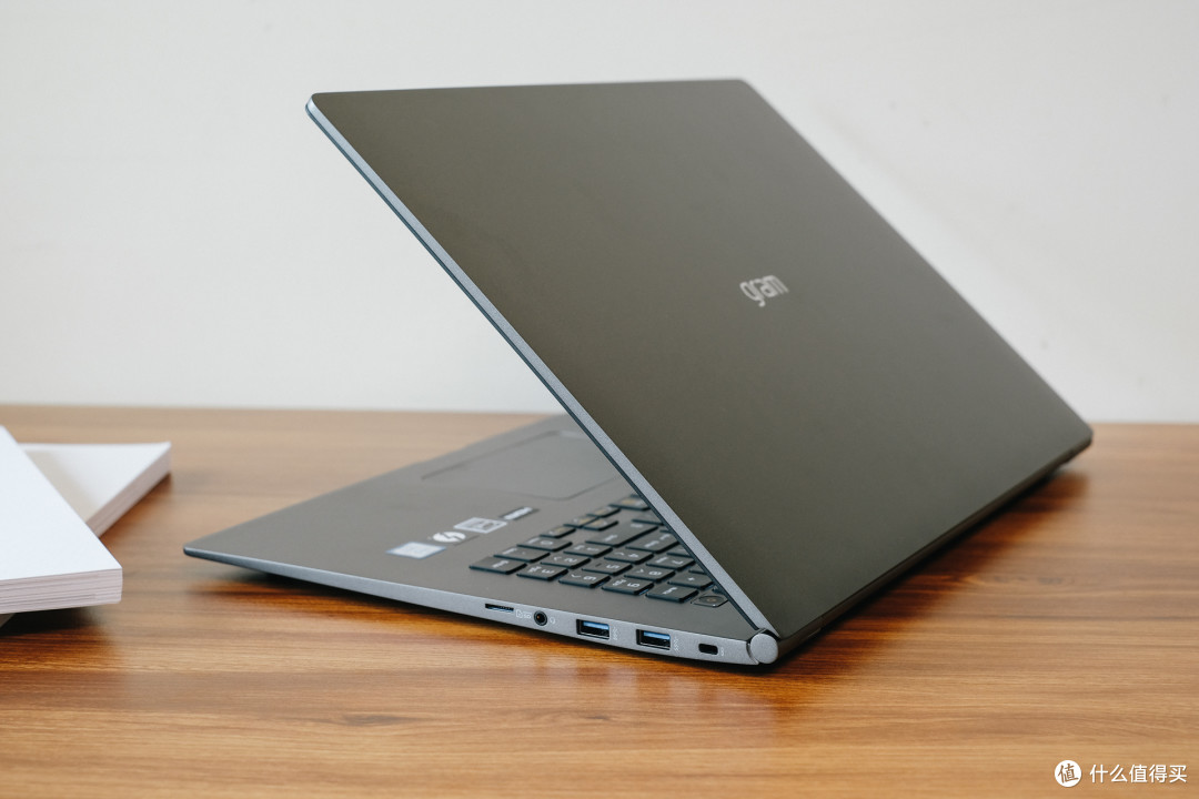 为商旅人士量身设计超轻&长续航的「lg gram」17寸大屏笔记本