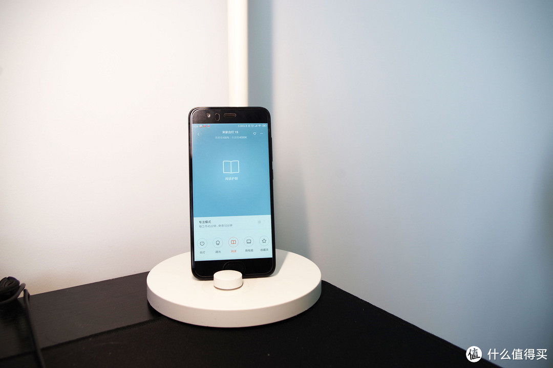 米家智能台灯1S全新升级，支持小爱和Siri的语音控制