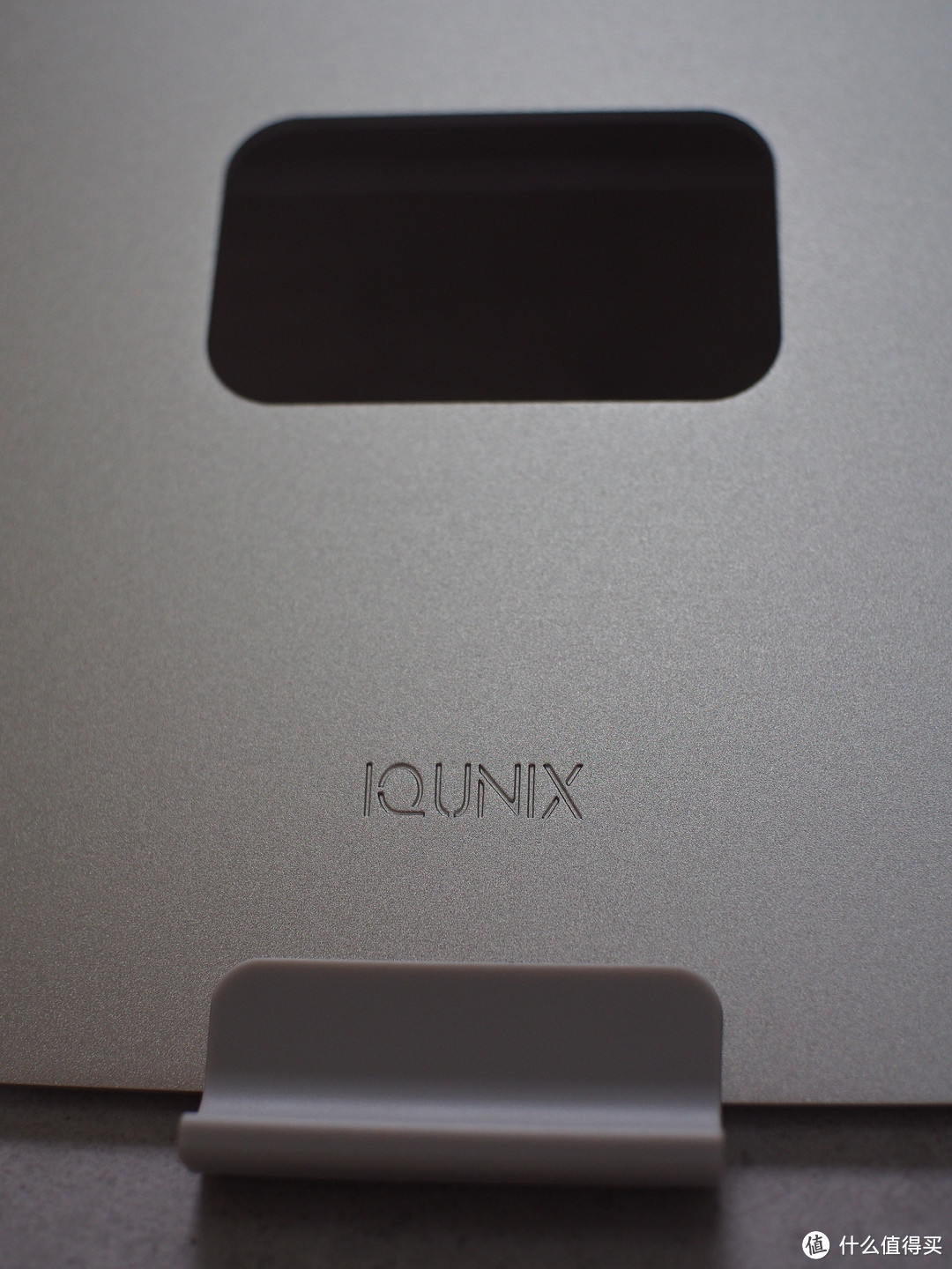 给你一个简洁的桌面——来自iQunix笔记本支架