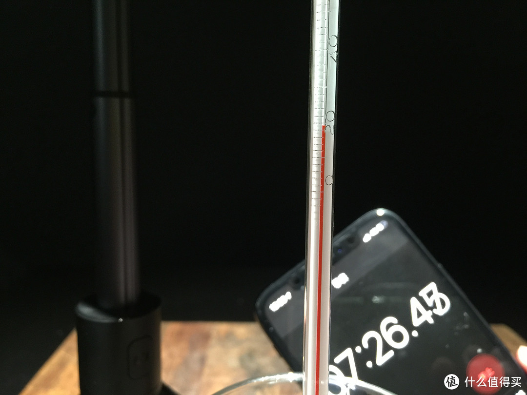 投入钢冰7分26秒之后，温度降至19.5°C左右。与同等体积的冰块制冷效果差距明显。