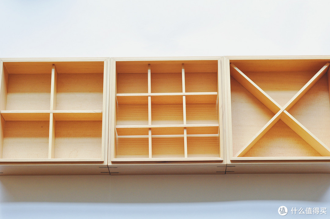三层寿司盒，可以拆开单层使用，春游等聚会的时候可以三层一起用