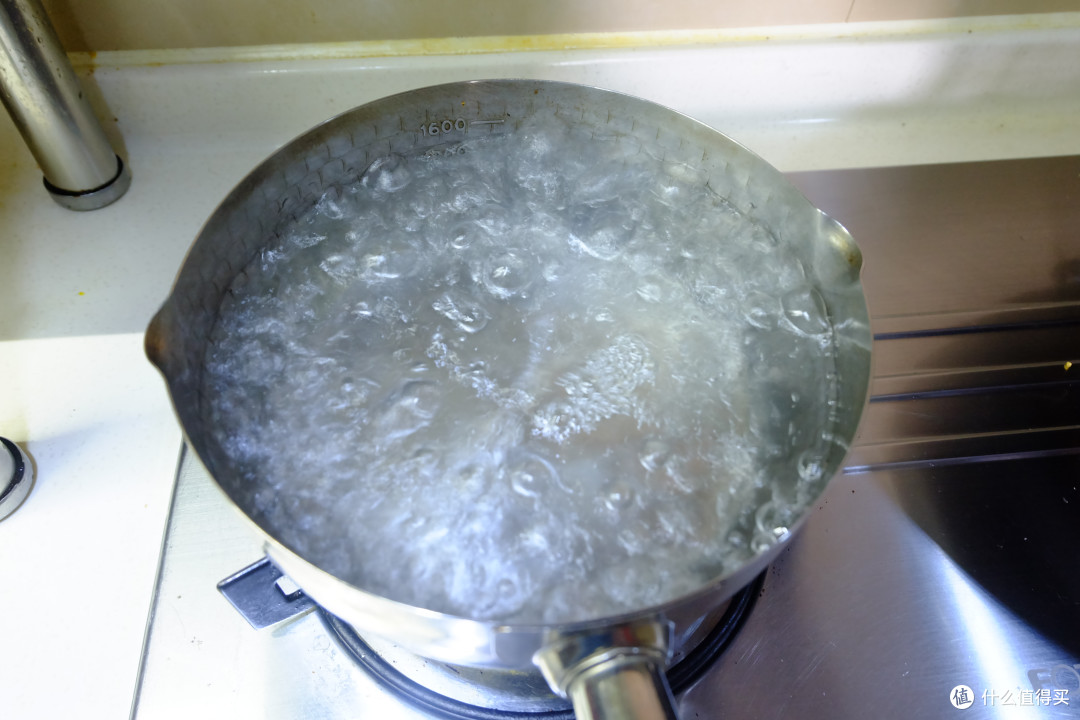 夏日消暑佳品:简单易做的西米露糖水和百合枸杞糖水