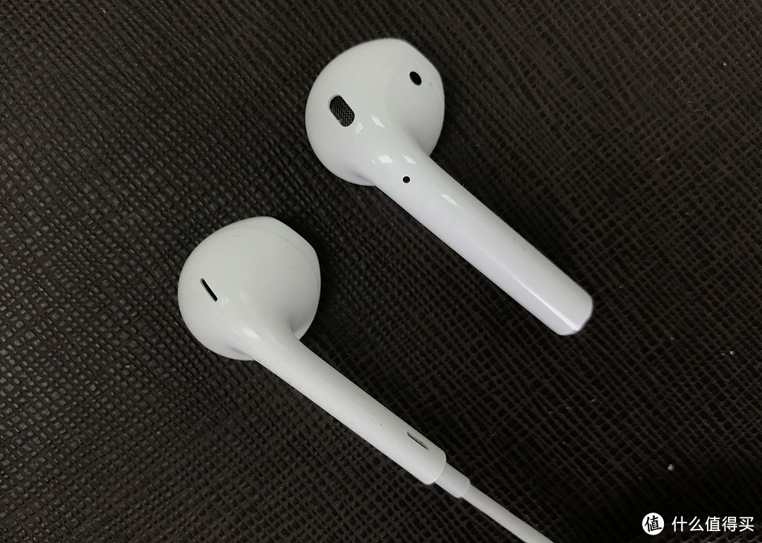 官网24分期的airpods 2 ➕小米无线充电器，还是挺香的！