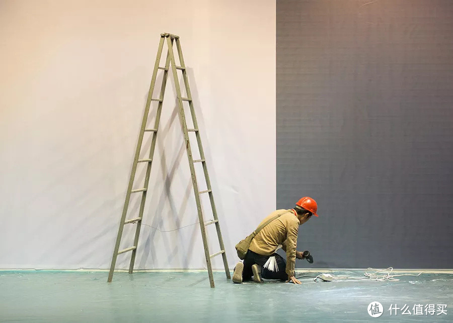 墙面裂缝、墙纸更新，简易DIY装修术轻松帮家整容