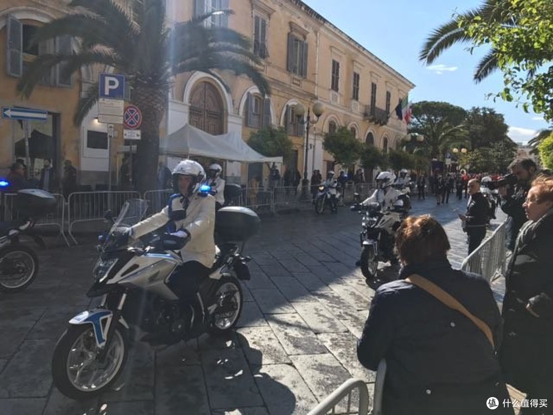 警车开道