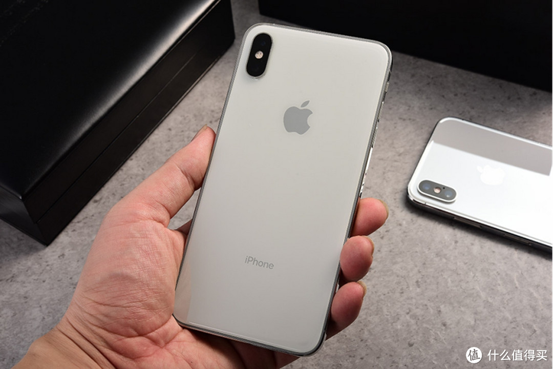 iphone xs新款?回归经典设计边框,网友:美炸了!