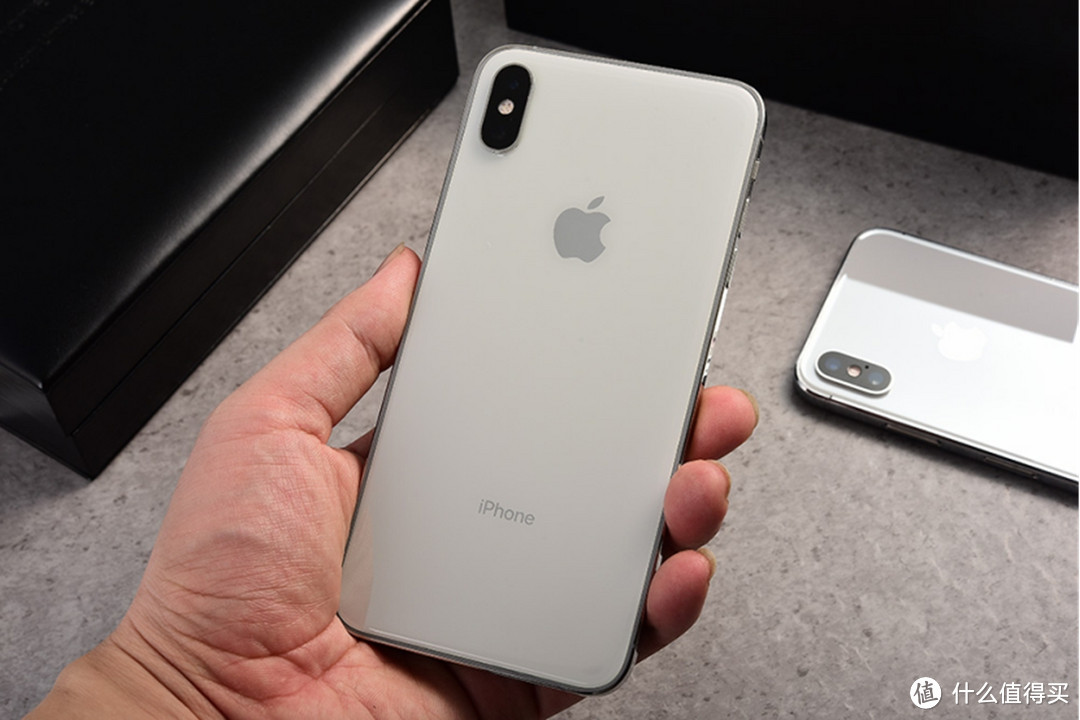 iPhone Xs新款？回归经典设计边框，网友：美炸了！