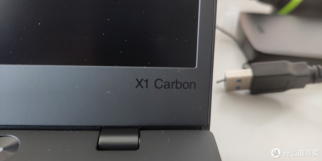 X1 Carbon的标，很低调