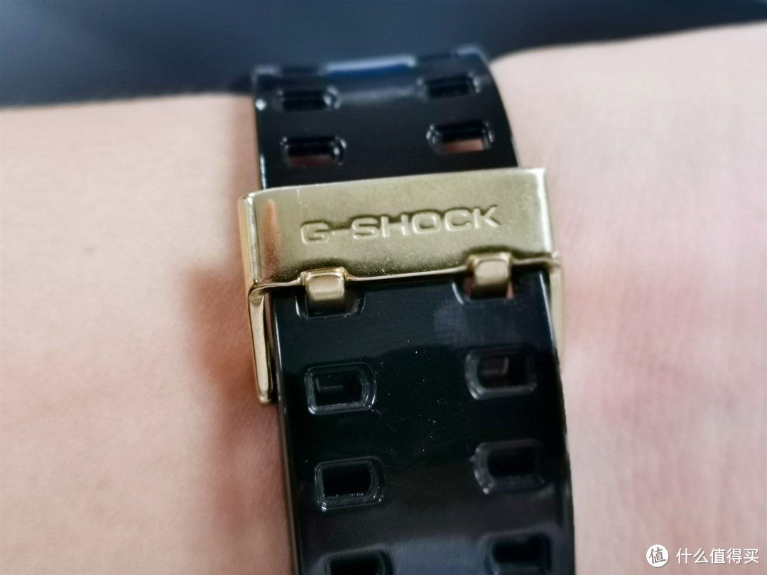 卡西欧手表 G-SHOCK 黑金GA-110GB-1A使用体验